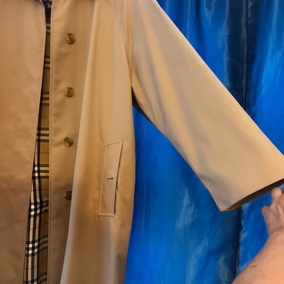 Women's’/Men’s Burberry Trench Coat - Extra Long - Picture 14 of 16